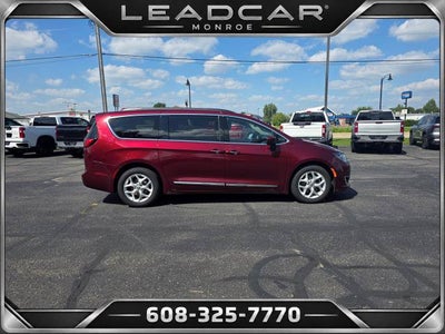 2017 Chrysler Pacifica Touring Plus