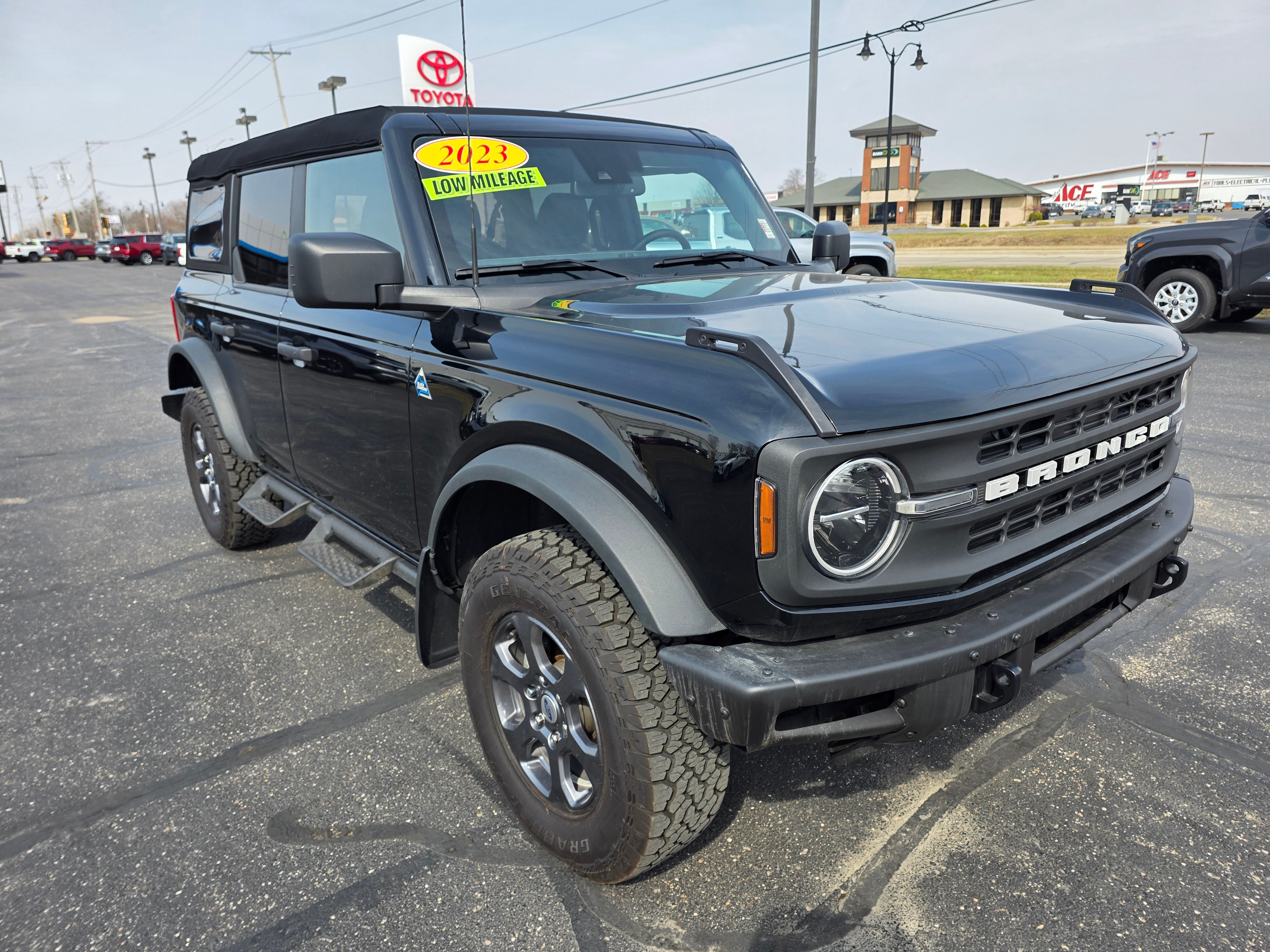 2023 Ford Bronco Base